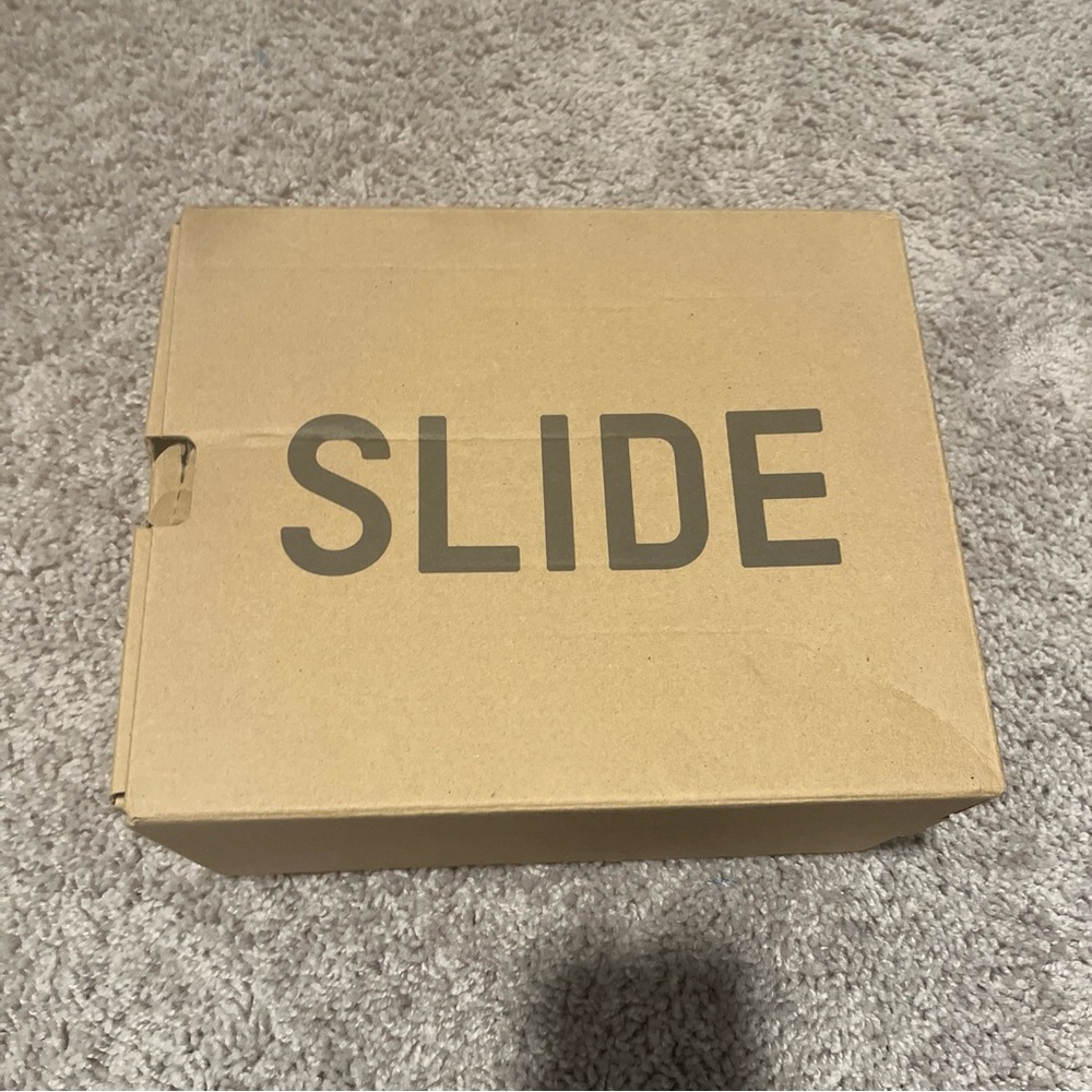 yeezy slide, earth brown color way - Picture 2 of 10
